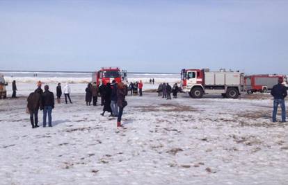 Završili na pučini: Više od 220 ljudi otplovilo na santama leda