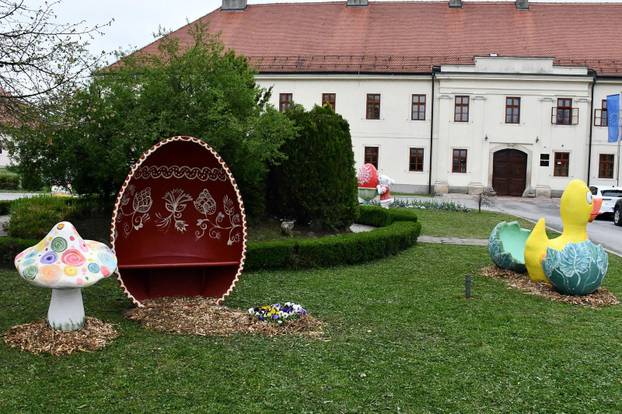 Slavonski Brod: Počelo ukrašavanje središta grada uskrsnim dekoracijama