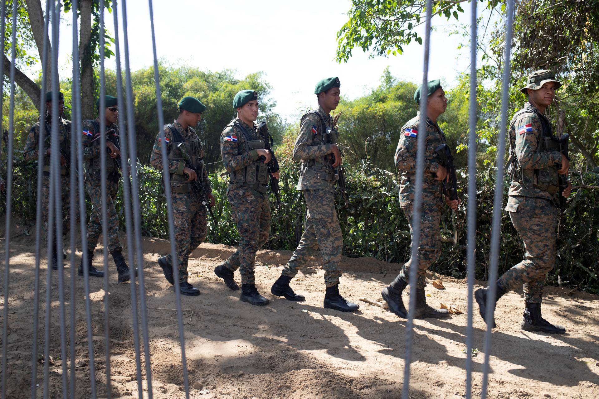 Dominican Republic builds a border wall with Haiti