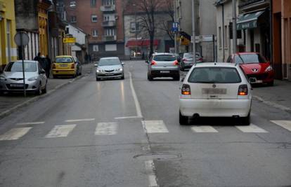 Vozio ženu na porod u bolnicu pa naletio BMW-om na pješaka 