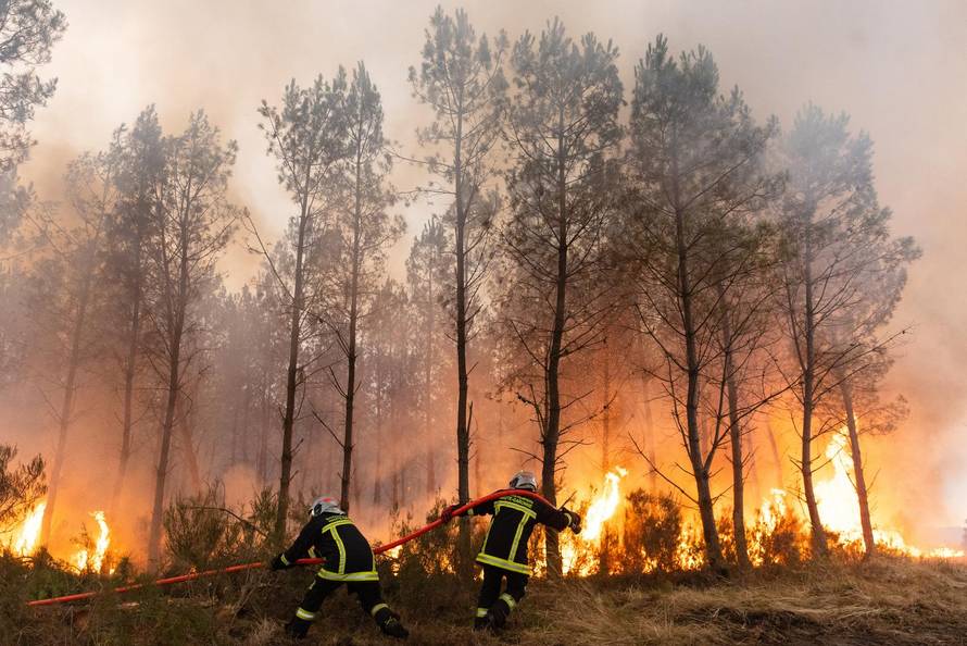 Wildfires rage in southern France