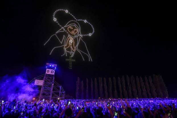 Sinj: Scenografija dronovima na koncertu Marka Perkovića Thompsona