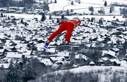 Skijaški skokovi: Na skijama 'prelete' više od 250 metara