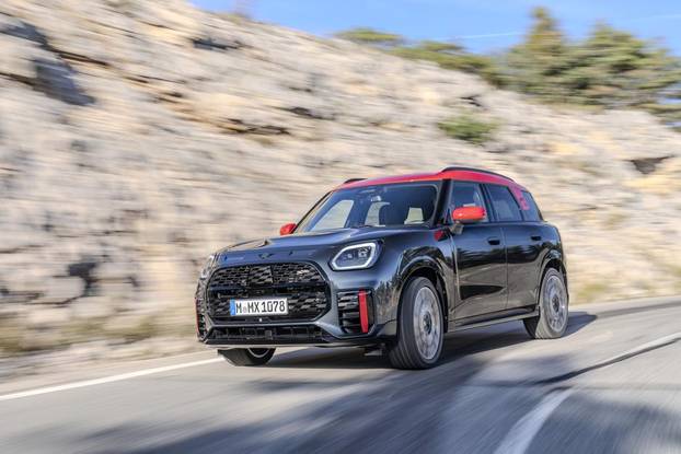 FOTO Tražite mali sportski auto? Evo što što možete očekivati
