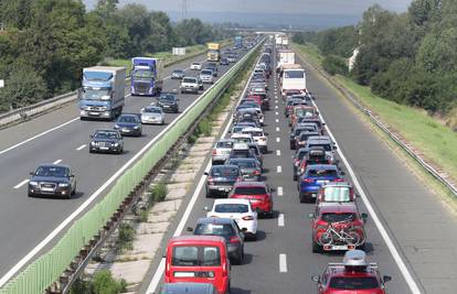 Bilo kuda, a gužve svuda: Na cestama kilometarske kolone