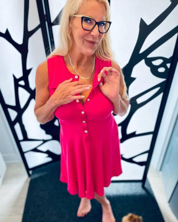 FOTO Policajka (61) dala otkaz i postala hit na internetu: Mnogi bi voljeli da ih 'privede'...