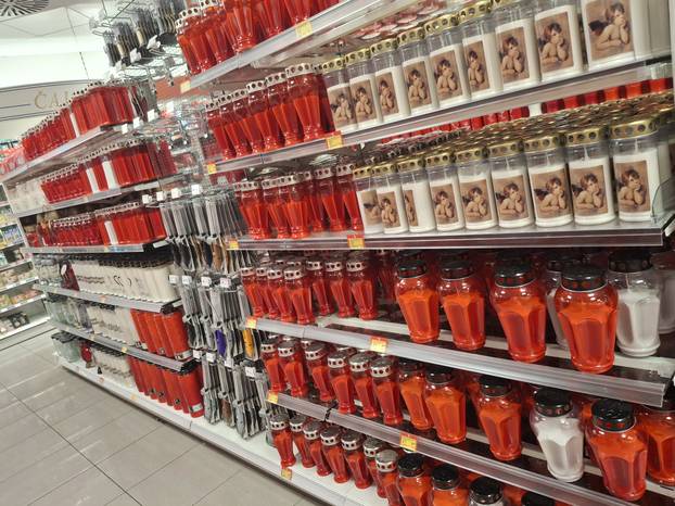 Ponuda lampiona u Mülleru na Trgu bana Jelačića