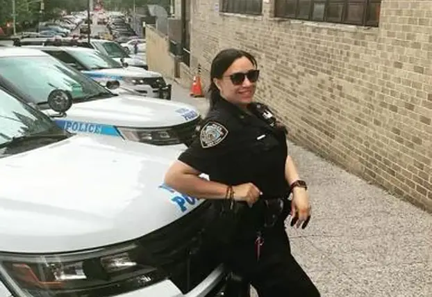 Policajka-dilerica pala zbog dilanja droge u mentos bombonama / Foto: NY Post