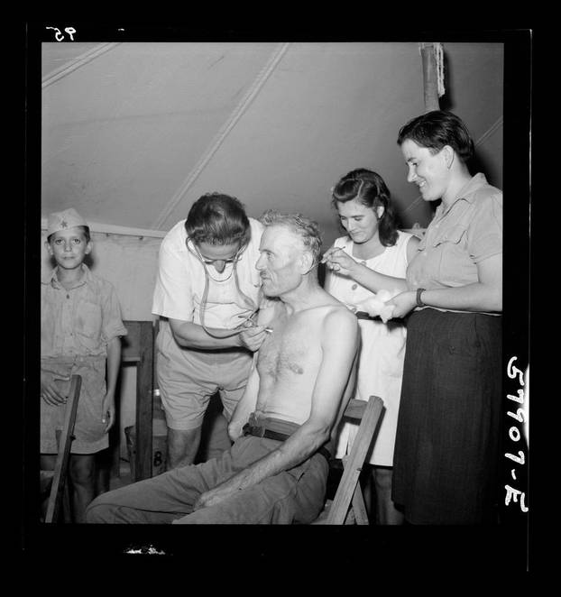 FOTO Pogledajte kako su Hrvati živjeli u El Shattu: U izbjeglištvu su slikali, svirali, radili igračke