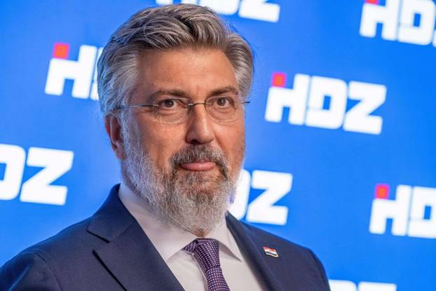 Brkovi i brade! Ovako bi naši političari izgledali da se ne briju