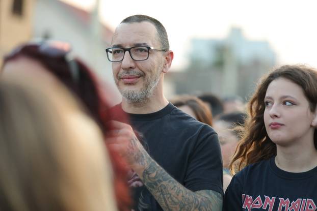 Osijek: Rock bend Echoes zabavljao Osječane na prvom pokretnom koncertu