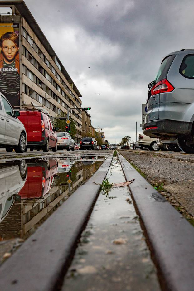 Pula: Refleksije grada nakon kišnog jutra