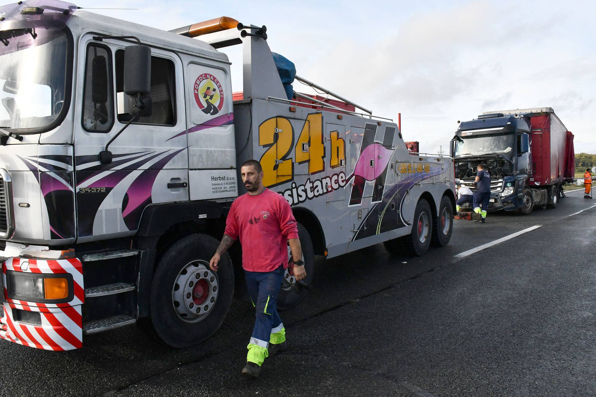 Policija objavila detalje užasa na A3. Neslužbeno doznajemo da je vozač migranata u bijegu!