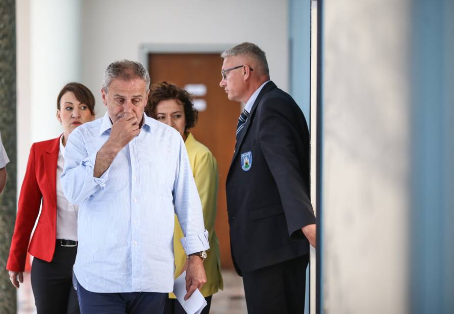 SDP: Bandić gradskim novcem sebi kupuje članove za stranku