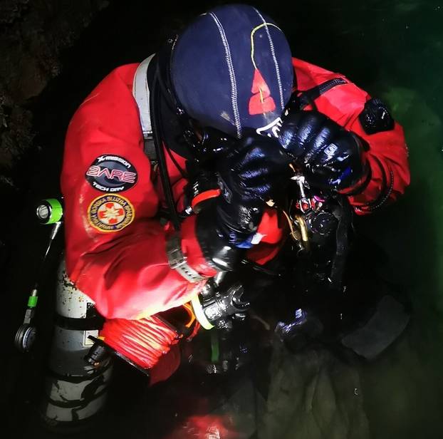storyeditor/2025-03-06/cave_diver_j.jpg