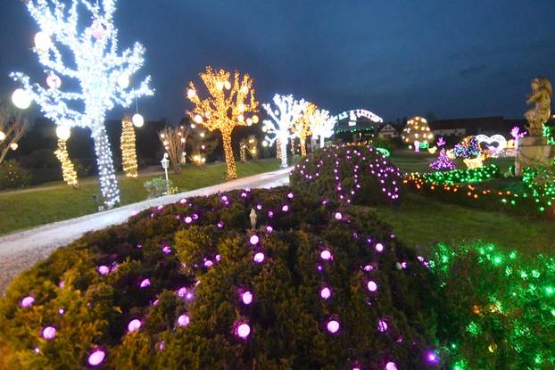 Grabovica: Uskrsna čarolija svjetla by Salaj donosi magičan ugođaj sa preko 60.000 pisanica