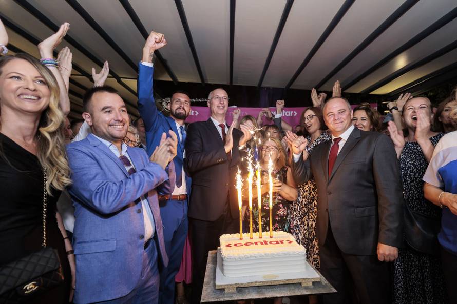 Split: Slavljenička torta Ivice Puljka, gradonačelnika grada Splita