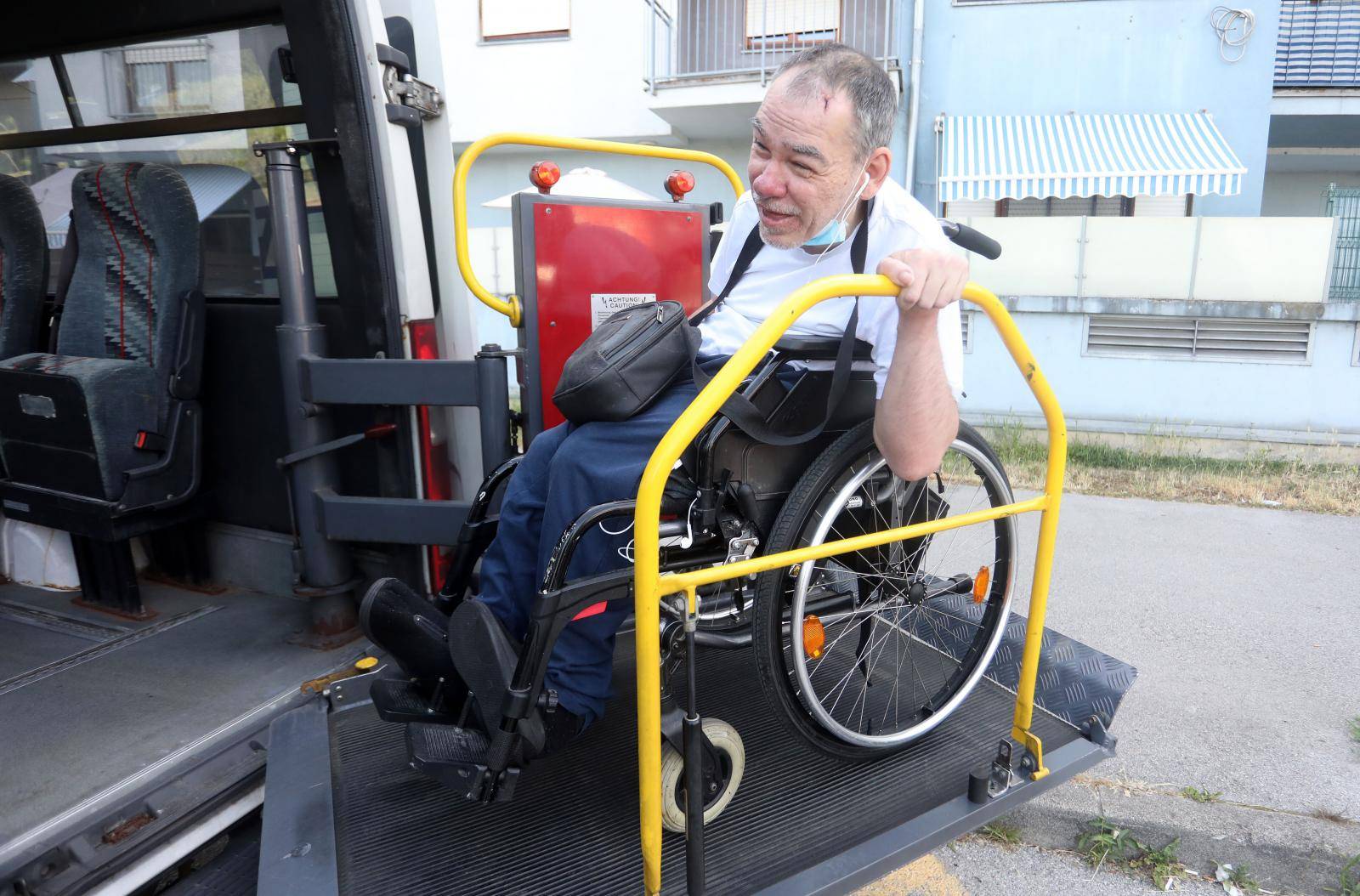 "Vozim se u ZET-ovom kombiju za osobe s invaliditetom. Ne radi klima po ovim vrućinama"