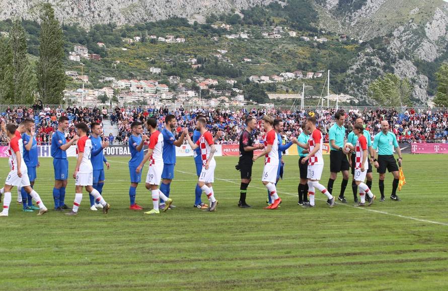 Prijateljska utakmica Hrvatske nogometne reprezentacije i NK OmiÅ¡ povodom 100 godina istoimenog kluba