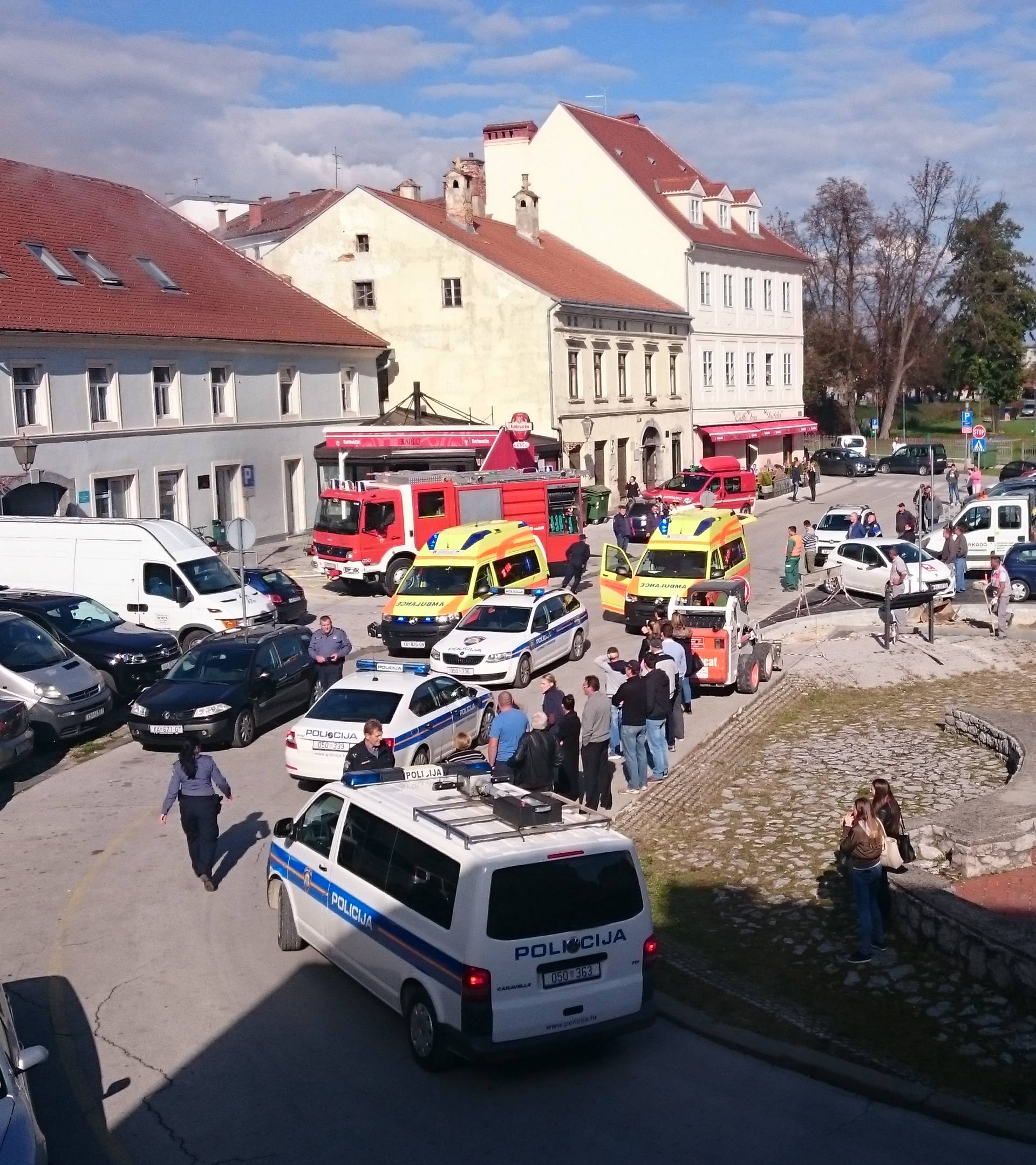 Užas u Karlovcu: Sjekirom ubio ženu pa 'digao' stan  u zrak