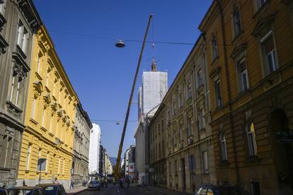 FOTO Pogledajte postavljanje obnovljene kupole tornja na baziliku u Palmotićevoj