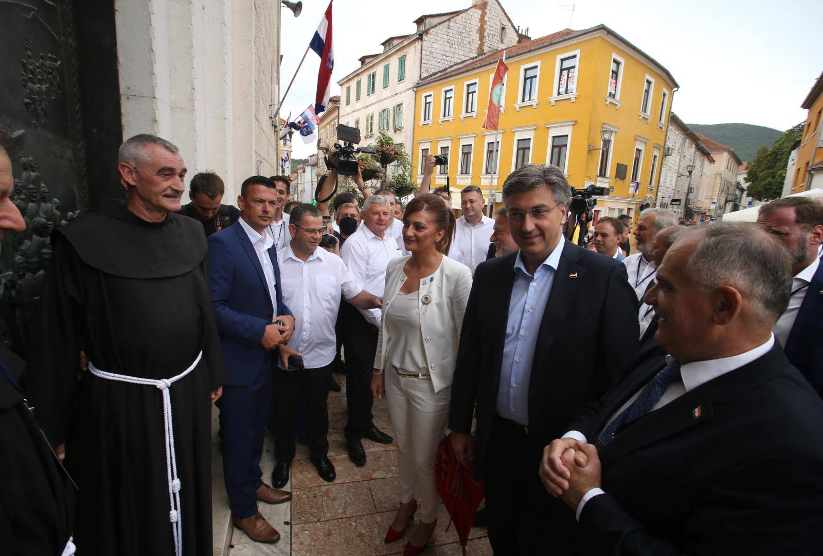 Premijer  sa suradnicima obišao Svetište Čudotvorne Gospe Sinjske