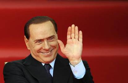 Berlusconija ne brine istraga: Opet platio eskort djevojku