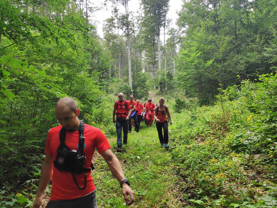 Paraglajder izgubio kontrolu u zraku i pao, spasio ga HGSS