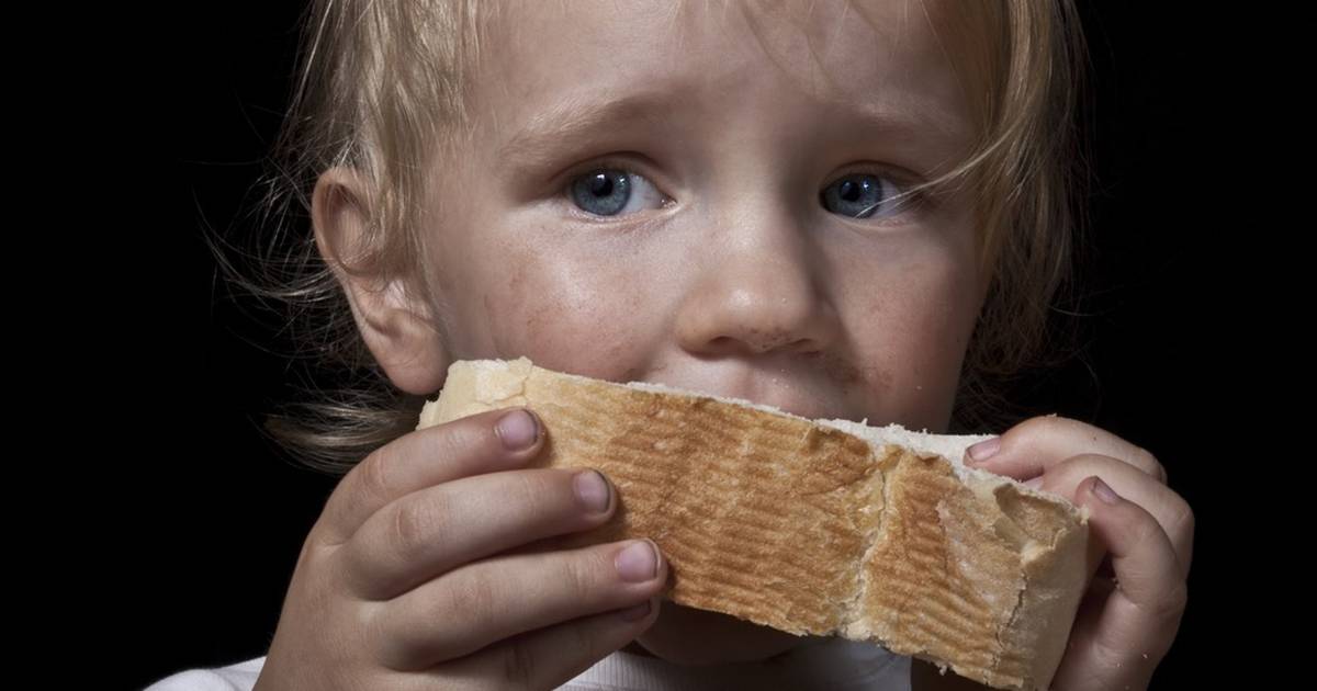 Собственных детей собственном настоящем. Родители и дети. Алименты картинки. Красивая семья. Потакание капризам ребенка.