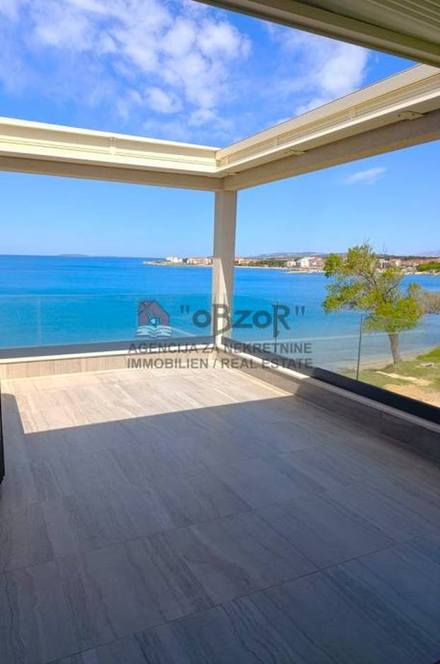 FOTO Ekskluziva! Prodaje se penthouse prvi red do mora, dvije etaže su povezane liftom