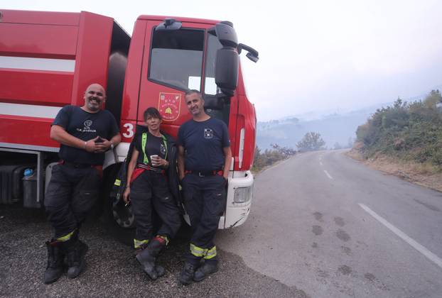 Podgora: Vatrogaskinja dočekala jutro na požarištu s rukama crnim od pepela 
