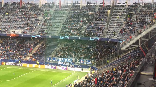 S obilježjima Dinama smjelo se samo na jednu tribinu stadiona