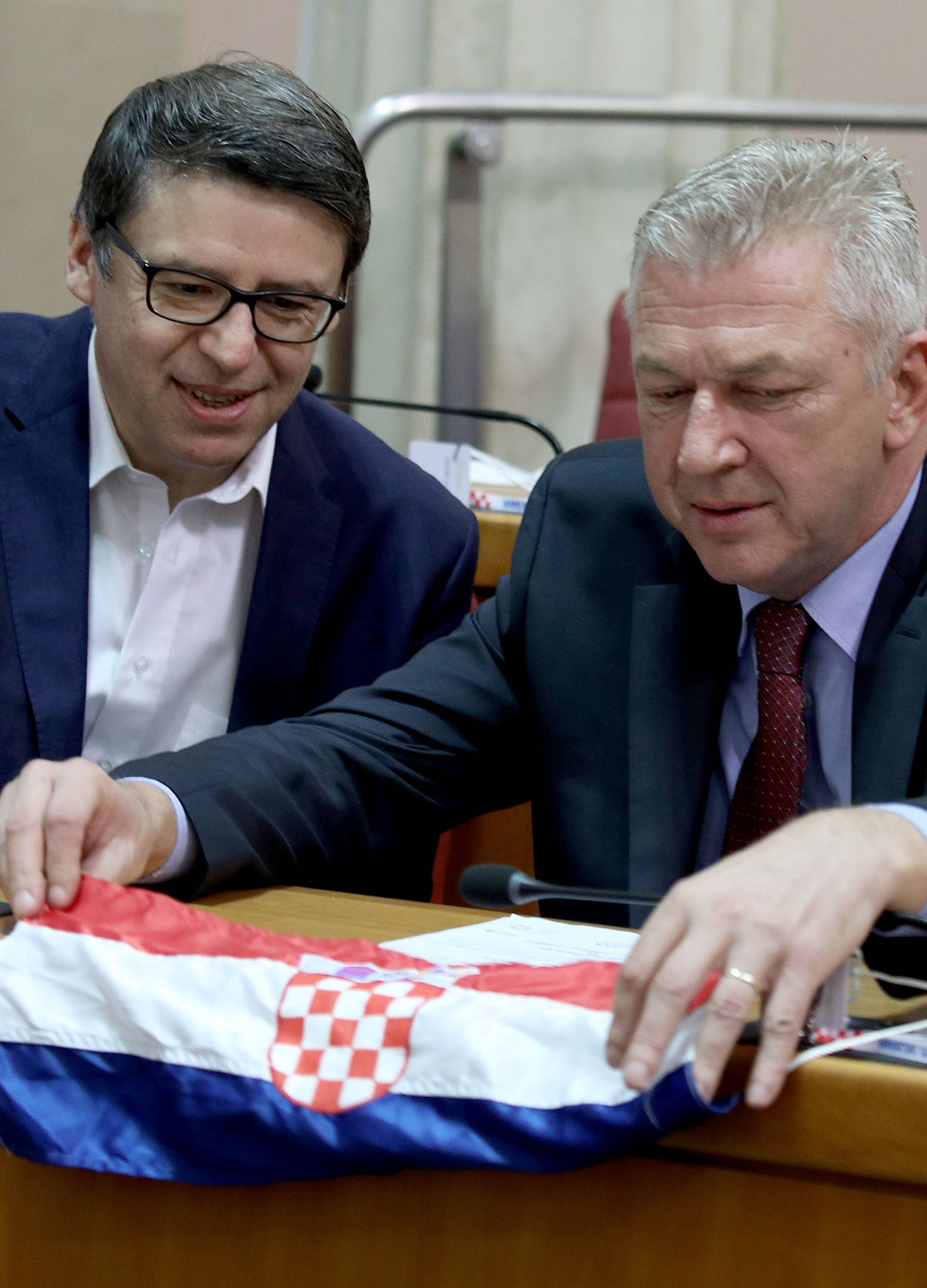 Zagreb: Zastupnici sjednicu zapoÄeli Äestitkama reprezentaciji na velikoj pobjedi