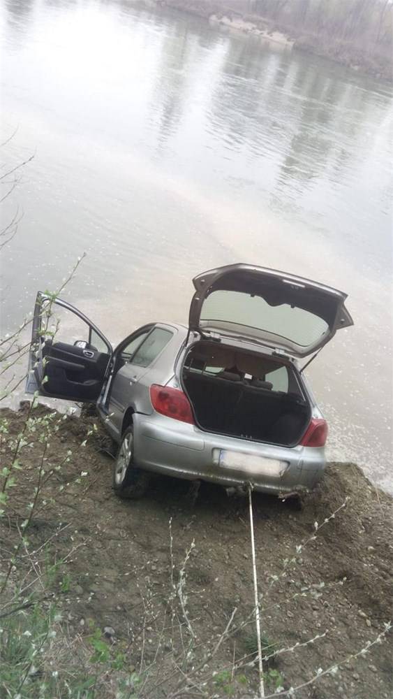 Ukrali auto, bježali policiji pa sletjeli u Dravu: Nisu ozlijeđeni