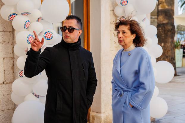 Split: Prikupljanje potpisa za predsjedničku kandidaturu Branke Lozo