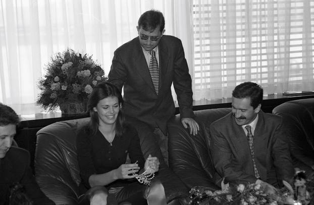 Zagreb: Povratak Anice Kovač s izbora za Miss svijeta gdje je okrunjena prvom pratiljom, 20.11.1995.