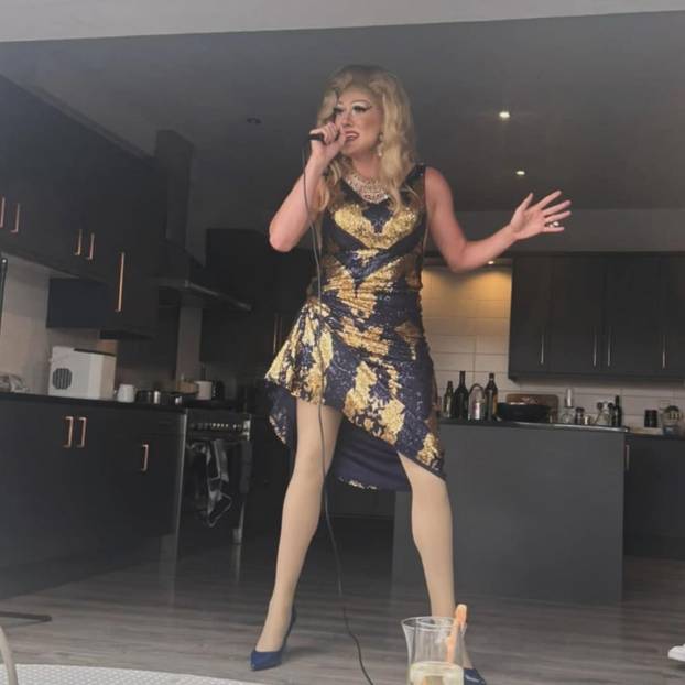 FOTO Sin ragbi legende postao je raskalašena drag kraljica Heidi. Ovako je izgledao prije