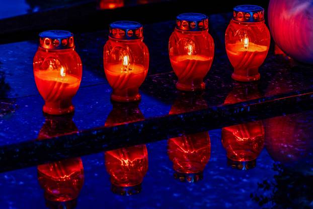 Pula: Obilazak grobova noću uoči blagdana Svih svetih