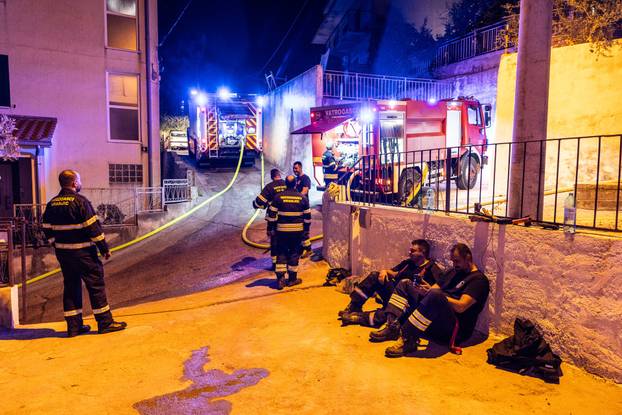 Solin Tjekom noći izbio požar u Ninčevićima nedaleko od Solina