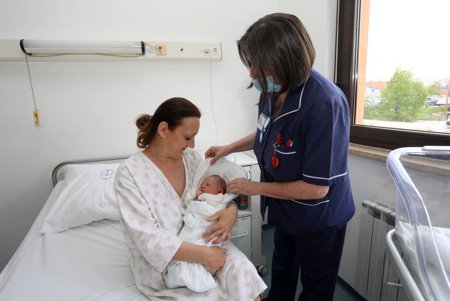 Ukrajinka Olha u Gospićkoj bolnici rodila je svoje drugo dijete, djevojčicu Daru