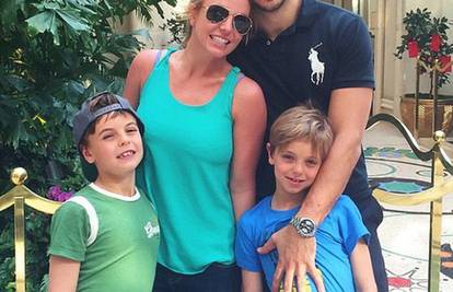 Obiteljska fotografija: Britney i Charlie baš su kao muž i žena