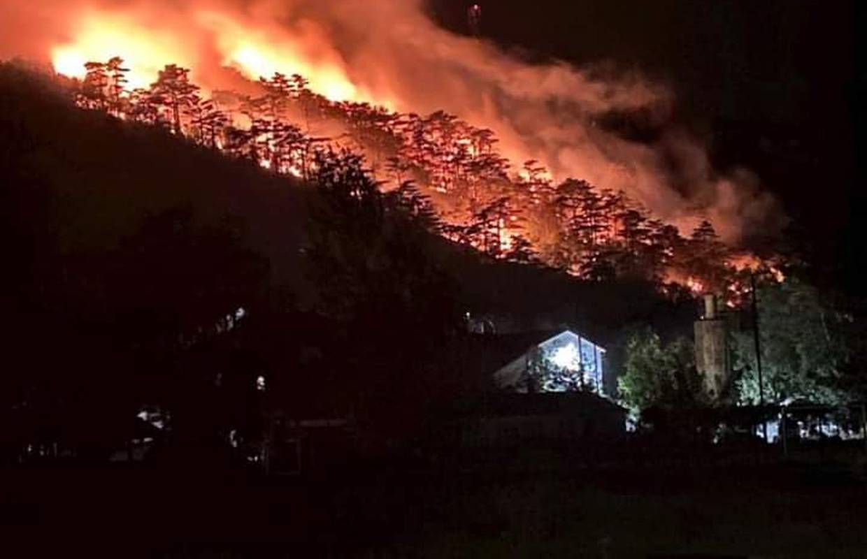 Lokaliziran požar u Crikvenici, zapovjednik apelira: 'Sklonite s okućnica sve gorive materijale'