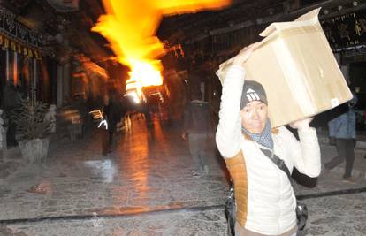 Drevni tibetanski drveni grad Dukezong izgorio do temelja