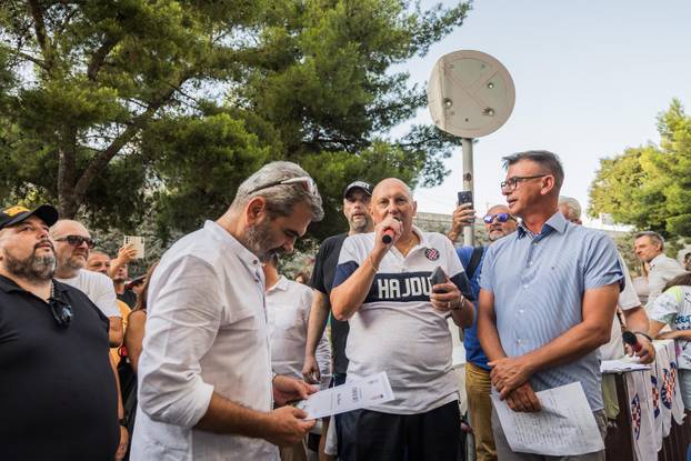 Split: Otkrivanje murala Blaža Sliškovića Bake na Splitskom Mertojaku