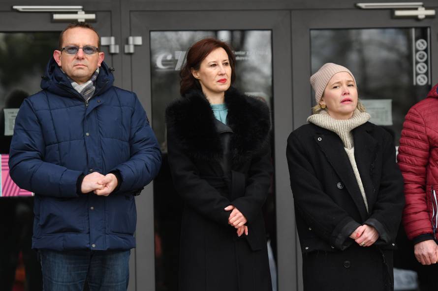 Čakovec: Građani se okupili ispred bolnice u znak podrške kirurzima Županijske bolnice Čakovec