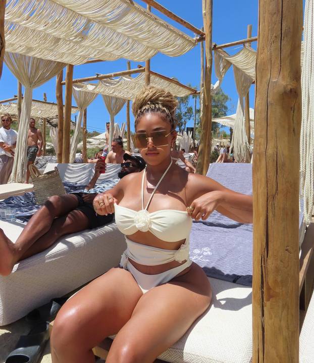 FOTO Djevojka NBA zvijezde na utakmici otkrila previše. Ili ne?