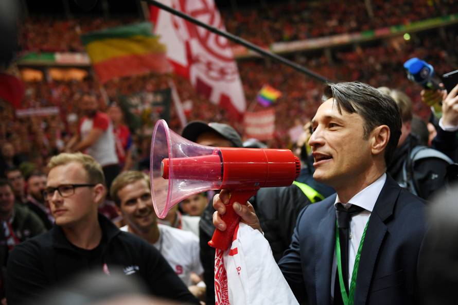 Navijači skandirali, Kovač uzeo megafon i vikao: Ponosan sam!