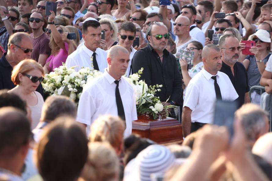 Prije četiri godine oprostili smo se od Olivera: Od Splita do Vele Luke pratile ga stotine brodica