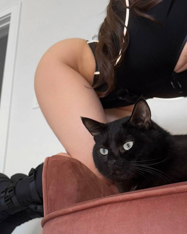 FOTO 'Imam toliko velike grudi da me svi mrze. Nisu umjetne!'