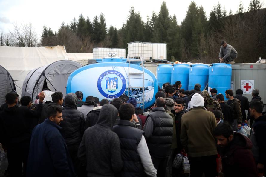 Noć u paklu Vučjaka: Mlate nas i pucaju, bojimo se crne policije